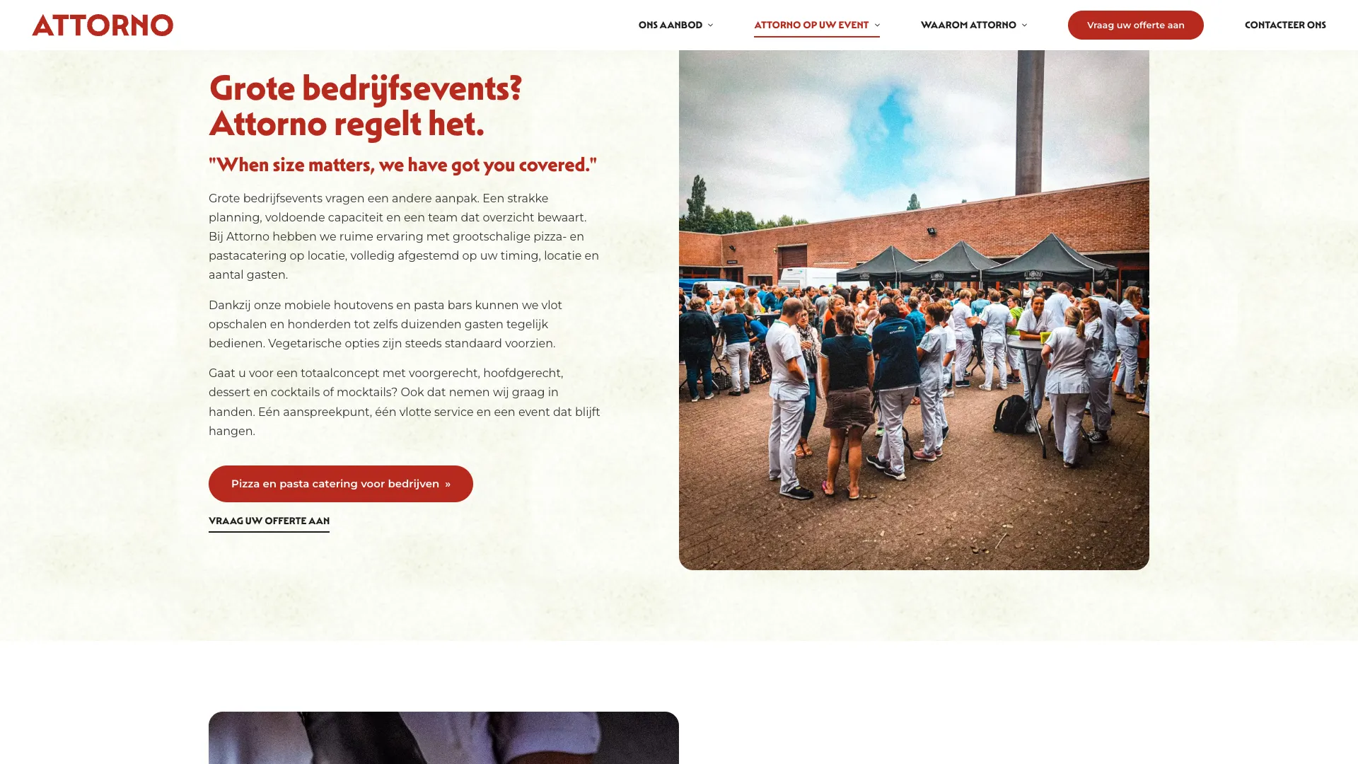 Pagina voor bedrijfsevents met een foto van een groot personeelsfeest