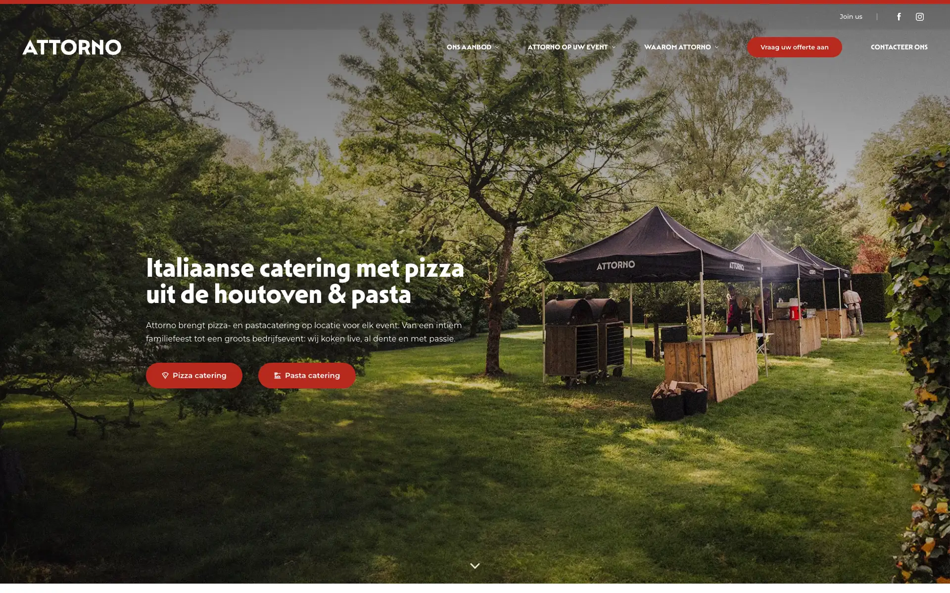 Homepage van Attorno met foodstands en houtovens in een tuin en de titel Italiaanse catering met pizza uit de houtoven en pasta