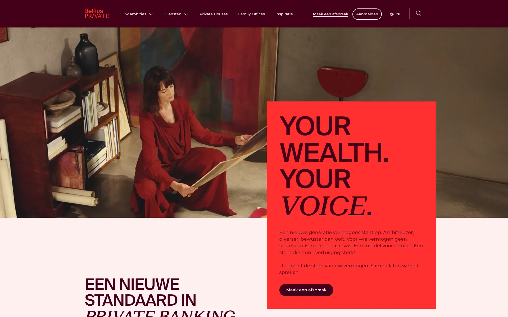Homepage van belfiusprivate.be met de titel Your wealth. Your voice. naast een vrouw in het rood die een kunstwerk bekijkt