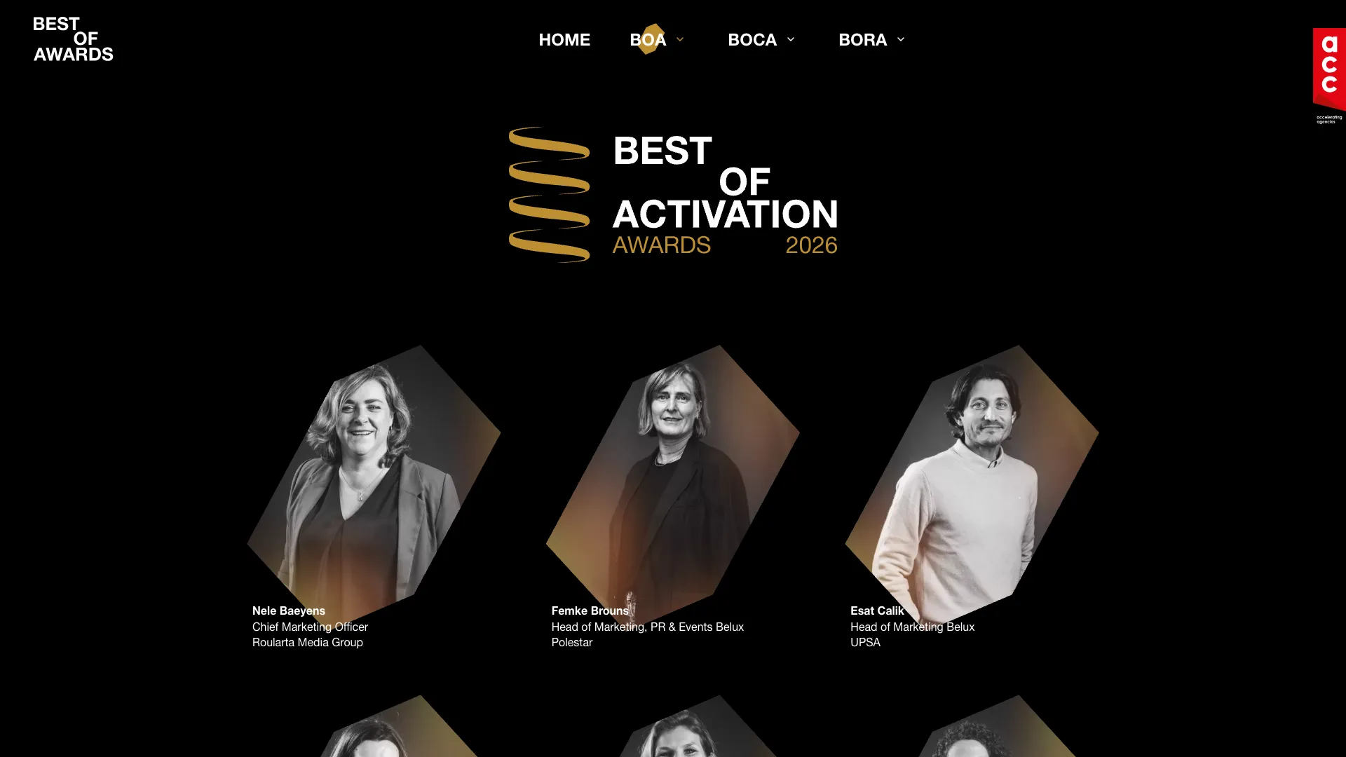 Client jury van de Best of Activation Awards met zwart-witportretten in een gouden kader
