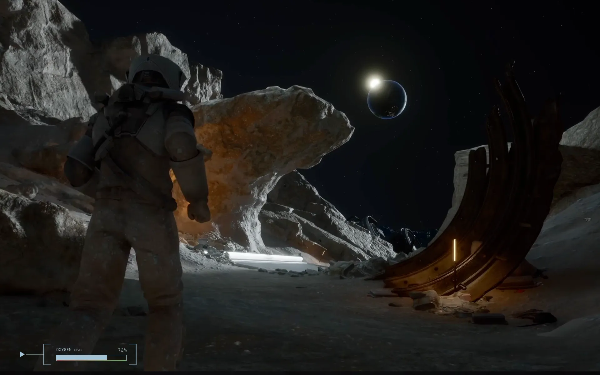 Astronaut tussen maanrotsen met de aarde en de zon aan de hemel, met een zuurstofmeter in beeld